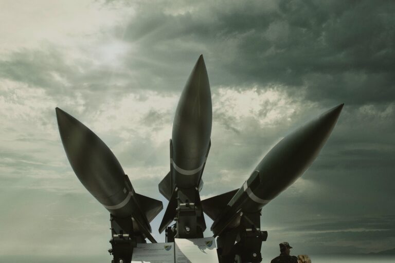 Κρίση στη Μέση Ανατολή: Η νέα πολεμική πραγματικότητα και ο κίνδυνος ενεργειακής ασφυξίας