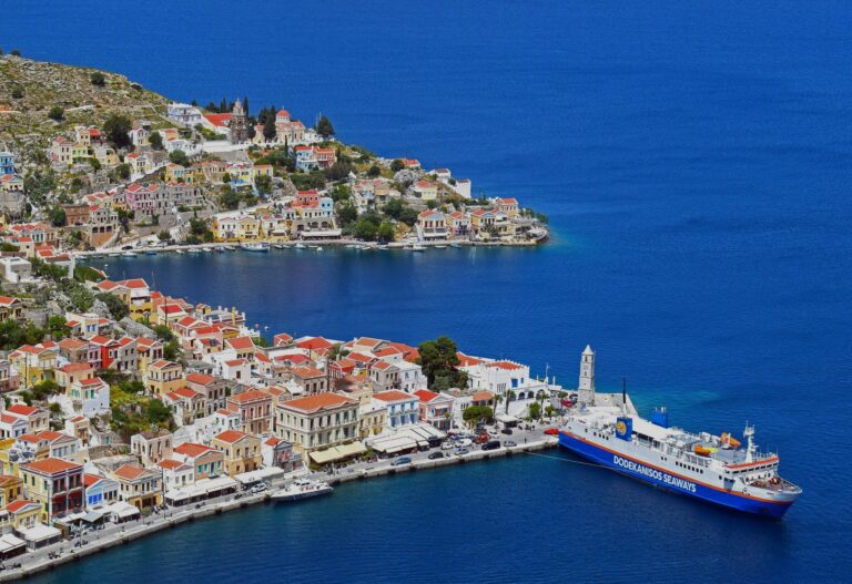 Έξοδος Πάσχα 2026: Αυξημένη κίνηση σε λιμάνια και δρόμους καθώς κορυφώνεται η αναχώρηση των εκδρομέων